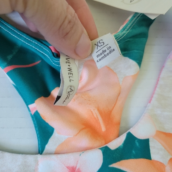 NWT Cato Live Well Active Women's Hawaiian Floral Print Sports Bra Size XS - Picture 3 of 4